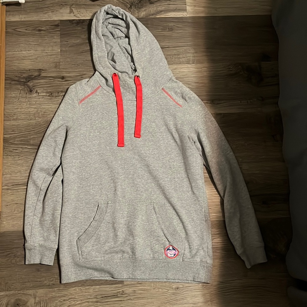 2/15 Women’s size medium Roxy hoodie